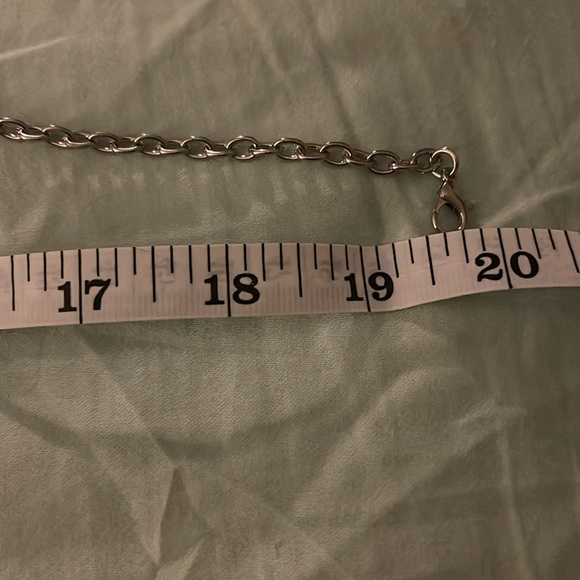 Beautiful purple and green necklace with matching flowers and shiny bracelets - Picture 6 of 8